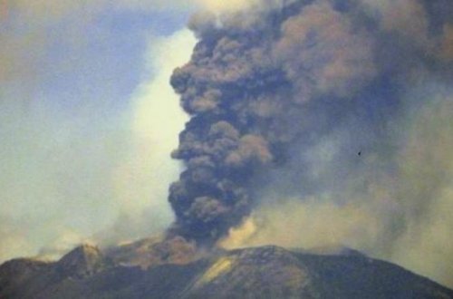 İtaliyada Avropanın ən böyük vulkanı oyandı