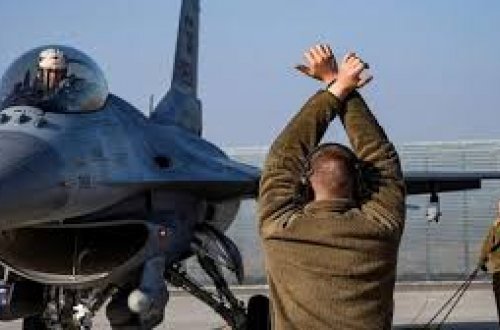 ABŞ F-16 texniklərini Ukraynaya göndərməkdən imtina edib