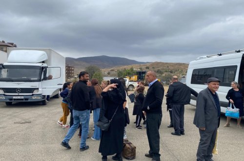 İlk köç karvanı Cəbrayıla çatıb, açarlar təqdim olunub