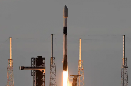 Rus astronavtı ilə SpaceX raketi BKS-ə göndərildi