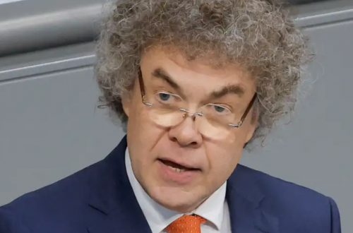 AfD millət vəkili Qnesinkada fəxri professor adını aldı