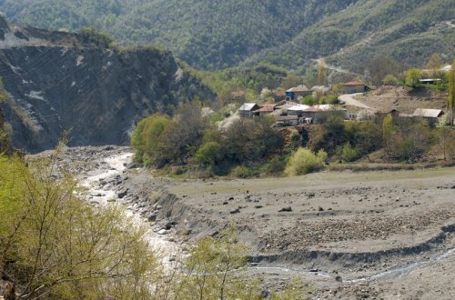 Namazgah-Lahıc yolunda kiçikmiqyaslı uçqun qeydə alınıb